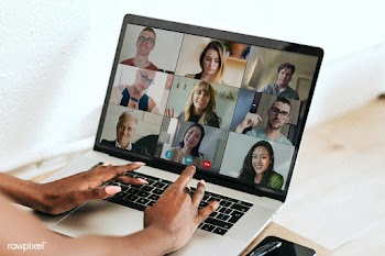 Colleagues having a video conference during the coronavirus pandemic | Free  photo - 2335459