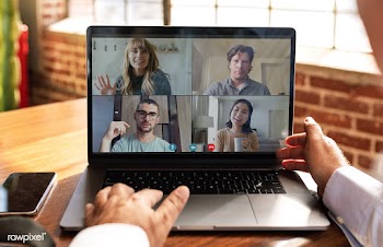 Colleagues having a video conference during the coronavirus pandemic | Free  photo - 2335480