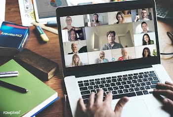 Colleagues having a video conference during the coronavirus pandemic | Free  photo - 2336613