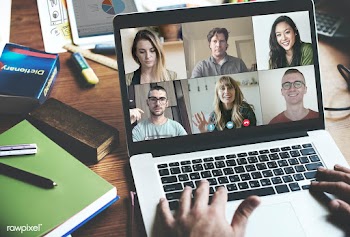 Colleagues having a video conference during the coronavirus pandemic | Free  photo - 2336617