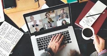 Colleagues having a video conference during the coronavirus pandemic | Free  photo - 2336761