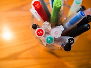          Collection Pen Color Wood Desk Free Photo     