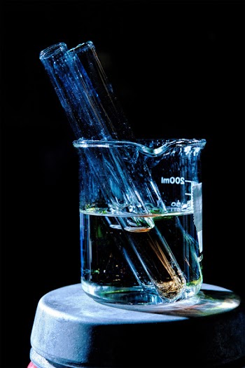  Colored chemical solutions 
