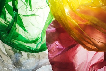 Colorful disposable plastic waste  | Free  photo - 2318195