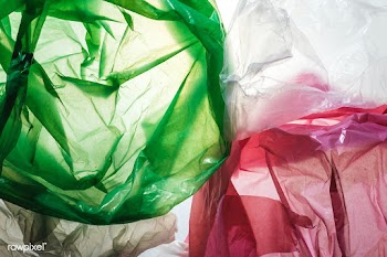 Colorful disposable plastic waste  | Free  photo - 2318259