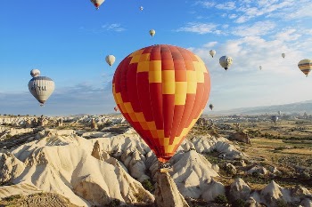 Colorful hot air balloons fly | Free Photo - rawpixel