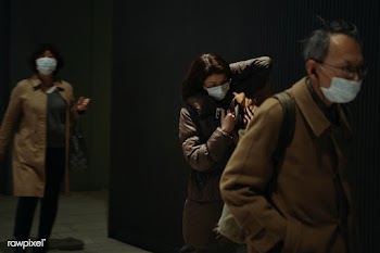 Commuters wearing disposable masks hoping to prevent the spread of cor.. | Free  photo - 2330186