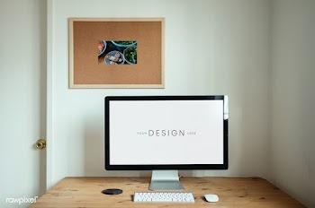 Computer mockup on a wooden table for work from home during corona out.. | Free  psd mockup - 2315070