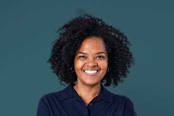 Confident African businesswoman smiling… | Free stock photo | High Resolution image