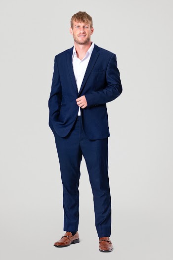 Confident European businessman full body… | Free stock photo | High Resolution image