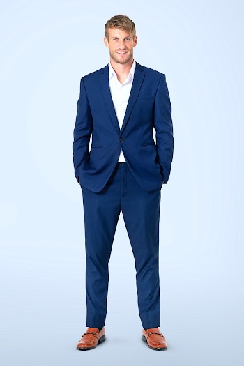 Confident European businessman full body… | Free stock photo | High Resolution image