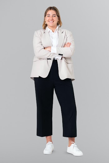Confident European businesswoman full body… | Free stock photo | High Resolution image