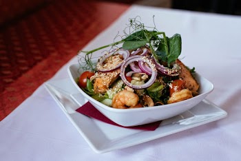 Cooked Shrimp With Vegetables On Square Bowl
