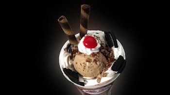 Cookies and Cream Ice Cream With 2 Wafer Sticks