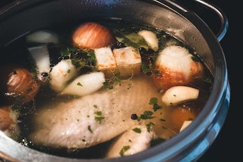Cooking homemade chicken broth 