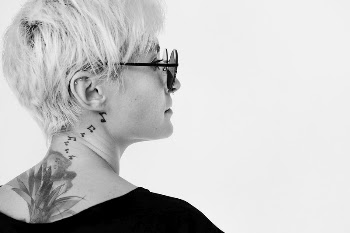 Cool short hair woman background, | Free Photo - rawpixel