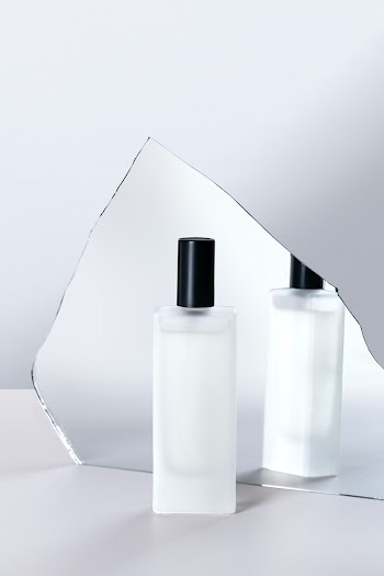 Cosmetic bottle mockup psd in front of mirror… | Free stock illustration | High Resolution graphic