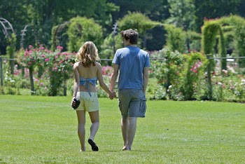 couple_in_the_park.jpg