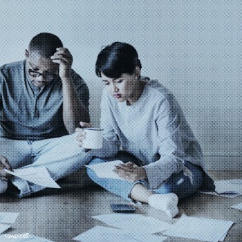 Couple managing their debt due to COVID-19 | Free  photo - 2307085