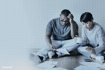 Couple managing their debt due to COVID-19 | Free  photo - 2307110