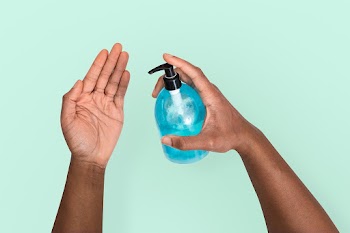 Covid-19 hand sanitizing in health concept | Free stock photo | High Resolution image