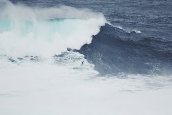 Crashing waves in the blue | Free Photo - rawpixel