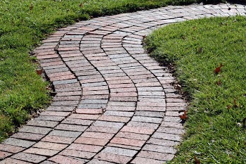 CROOKED_WALKWAY.jpg