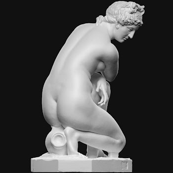 Crouching Venus | Free Photo - rawpixel