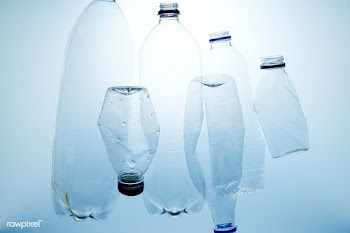 Crushed plastic bottles for recycling   | Free  photo - 2318176