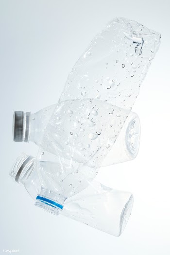 Crushed plastic bottles for recycling   | Free  photo - 2318247