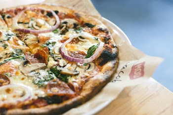 Crusty pizza with salami, mushrooms and onion 