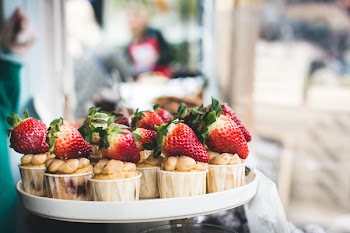 Cupcakes with strawberries on top 
