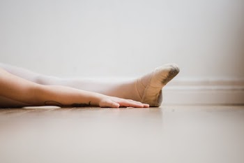 Dancer Floor Stretch Hand And Foot