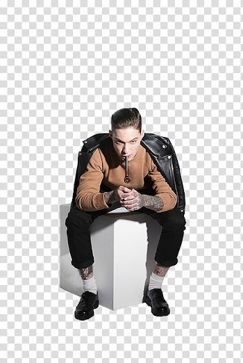 DANIEL SNOEKS, man sitting while smoking pipe transparent background PNG clipart