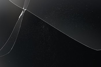 Dark background with cracked glass texture | Free stock illustration | High Resolution graphic