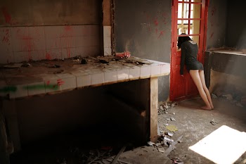 Dead girl in the kitchen dilapidated