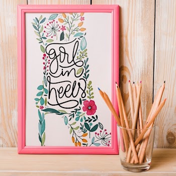 Decorative frame mockup Free Psd