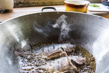 Deep frying fish cooking in a pan. | Free Photo - rawpixel