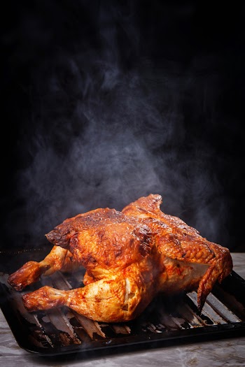 Delicious chicken on the table Free Photo