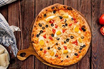 Delicious Mediterranean Pizza with Olive and Citrus Toppings