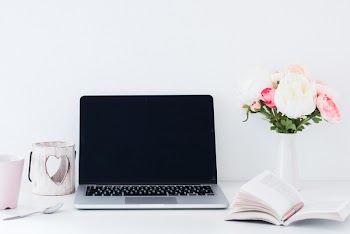 Desktop and flowers