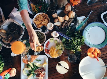 Dinner outdoors | Free public domain photo - 447735