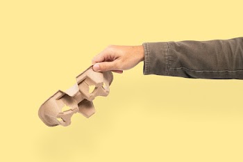 Disposable coffee holder held by a hand for… | Free stock photo | High Resolution image