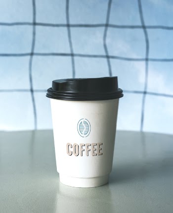 Disposable coffee paper cup mockup design Free Psd