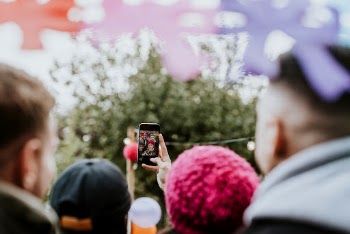 Diverse friends taking a group | Free Photo - rawpixel