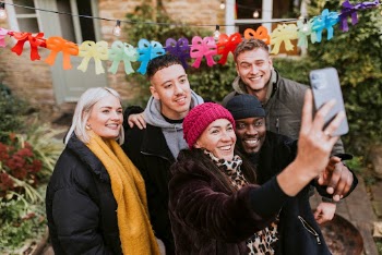 Diverse friends taking a group | Free Photo - rawpixel