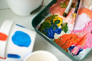 DIY pot painting hobby at home | Free stock photo | High Resolution image