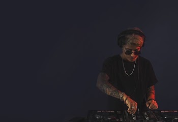 DJ Mixing Music