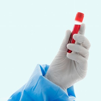 Doctor holding a blood test tube mockup | Free  psd mockup - 2292812
