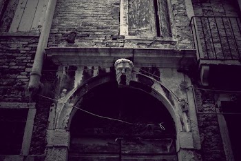          Doorway in Venice Free Photo     